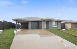 1&2/9 Reginald Drive, Kootingal, NSW 2352