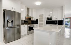 10 Fremont Street, Mount Low, Qld 4818