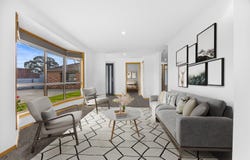 2/17 Yarrowee Street, Sebastopol, Vic 3356
