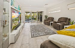 10/12 Loder Way, South Guildford, WA 6055