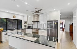 35 Elphinstone Street, Kanimbla, Qld 4870