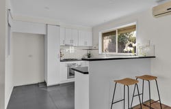 2/21 Parkview Close, Dandenong, Vic 3175
