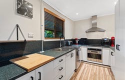33 Strathford Avenue, Albany Creek, Qld 4035