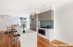 8/25 Boathouse Drive, Caroline Springs, Vic 3023