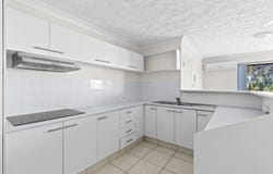 10/15 Jubilee Avenue, Broadbeach, Qld 4218