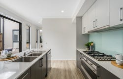 15 Hillsborough Walk, Charlemont, Vic 3217