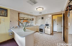 2/70 Coburns Road, Melton South, Vic 3338