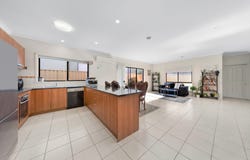 11 Broadway, Caroline Springs, Vic 3023