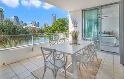 1111/33 T E Peters Drive, Broadbeach Waters, Qld 4218