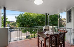 2/68 Miles Street, Hawthorne, Qld 4171