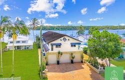 18 Esplanade, Tin Can Bay, Qld 4580