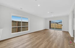 21 Riceflower Crescent, Strathtulloh, Vic 3338