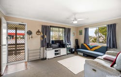 82 Bideford Street, Torquay, Qld 4655