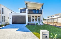 19 Lamerough Pde, Golden Beach, Qld 4551