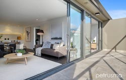 17/51 Sandy Bay Road, Battery Point, Tas 7004