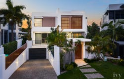 86 Royal Albert Crescent, Sovereign Islands, Qld 4216