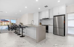 15 Sheffield Bend, Success, WA 6164