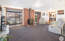 1 The Avenue, Delacombe, Vic 3356