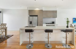 8/25 Boathouse Drive, Caroline Springs, Vic 3023