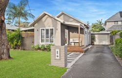 4 Lakin Street, Bateau Bay, NSW 2261