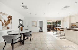 2/11 Curlew Court, Doncaster, Vic 3108