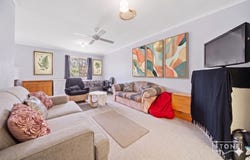 1 Willow Tree Close, Stapylton, Qld 4207