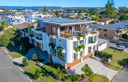 1-4/24 Sunrise Boulevard, Surfers Paradise, Qld 4217
