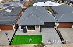 4 Lynton Street, Melton South, Vic 3338