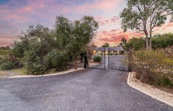 8 Valley Road, Woodridge, WA 6041