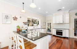 36 Lakehaven Drive, Lake Albert, NSW 2650