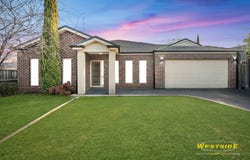 17 Darlinghurst Place, Taylors Hill, Vic 3037