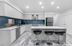 4 DIXON STREET, Deanside, Vic 3336