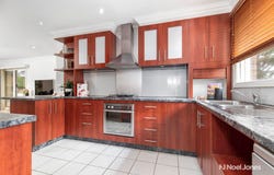 34 Azarow Circuit, Croydon South, Vic 3136