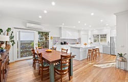 35 Rosstrevor Crescent, Mitcham, Vic 3132