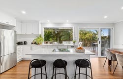 4 Yanderra Avenue, Arana Hills, Qld 4054
