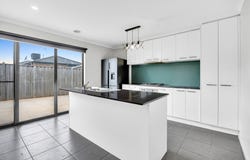 10 Arlington Avenue, Pakenham, Vic 3810