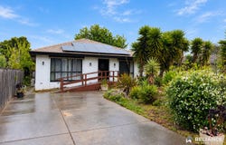 2 Tudor Place, Melton West, Vic 3337