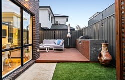 2/11 Almond Avenue, Brooklyn, Vic 3012