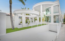 23 Queen Guineveres Place, Sovereign Islands, Qld 4216