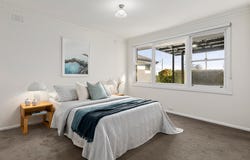 3/4 Seaview Avenue, Brighton, Vic 3186