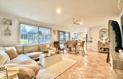 8/2 James Foster Drive, Black Head, NSW 2430