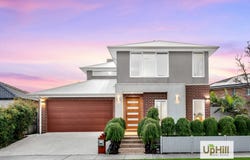 4 Riverbank Close, Clyde North, Vic 3978