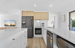 4 Remount Place, Carrara, Qld 4211