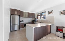 3/5 Normanby Street, Sydenham, Vic 3037