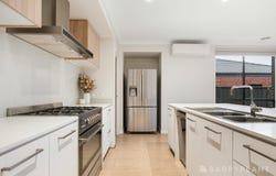35 Applejack Boulevard, Clyde, Vic 3978