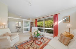 2 Roxburgh Street, Kenmore, Qld 4069