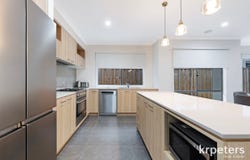 16 IXIA STREET, Officer, Vic 3809