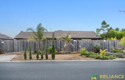 2/21 Gamalite Drive, Harkness, Vic 3337