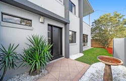 2/7 Tahiti Avenue, Palm Beach, Qld 4221