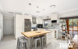 2 Pyramus Place, St Clair, NSW 2759